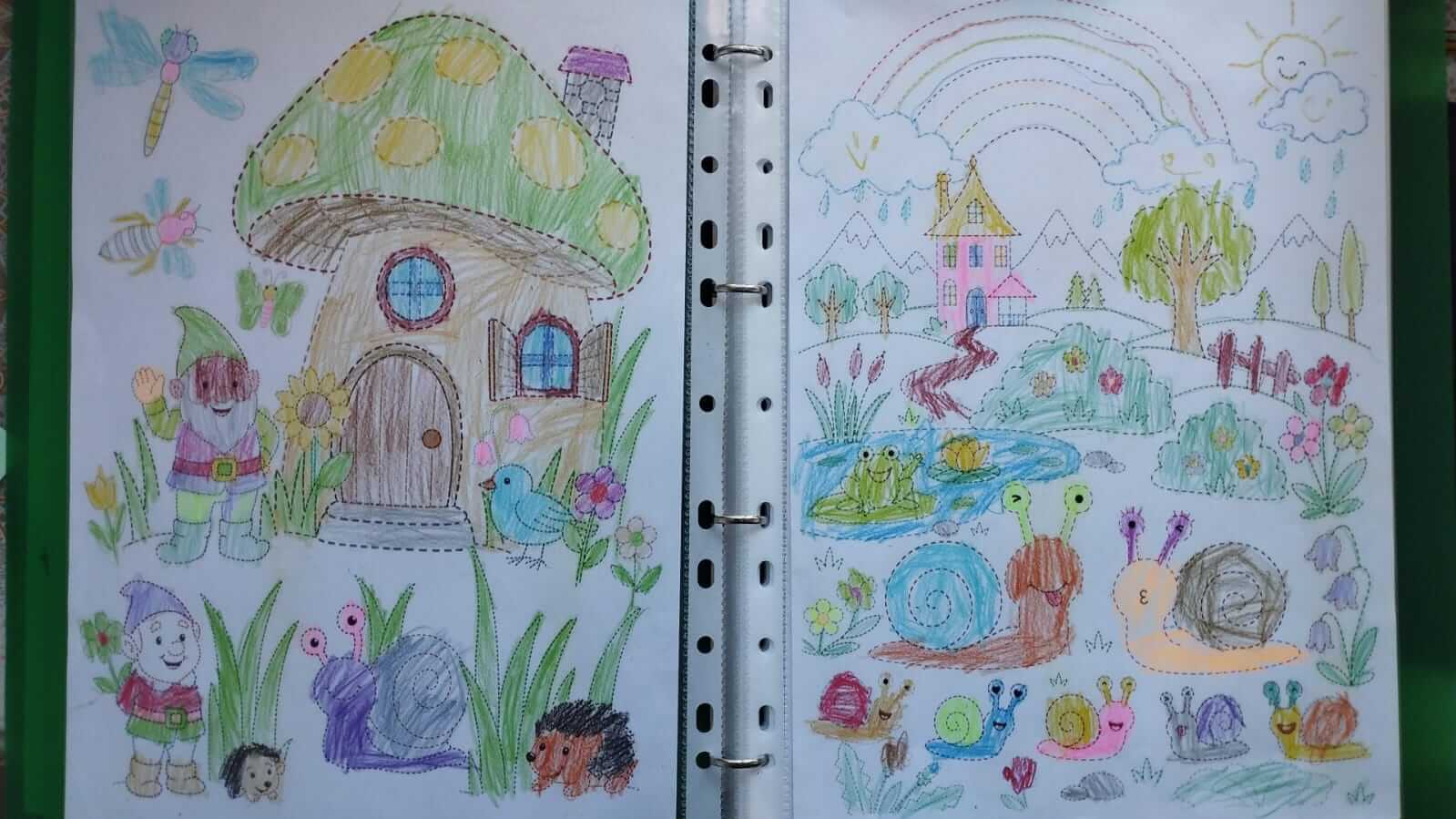 Dessin de nains et de champignons réalisé spontanément par mon fils après l’activité